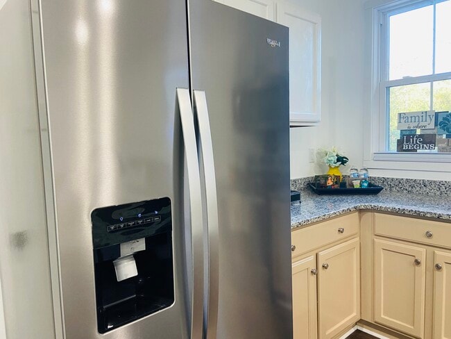 Building Photo - 900 Adams Rd