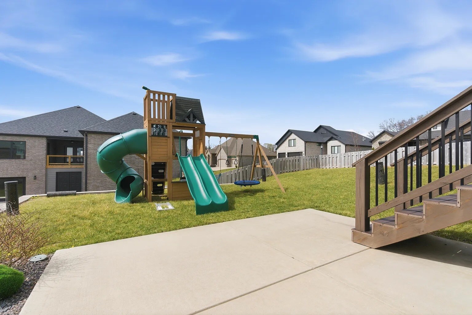 Building Photo - 703 S Hickory Dr