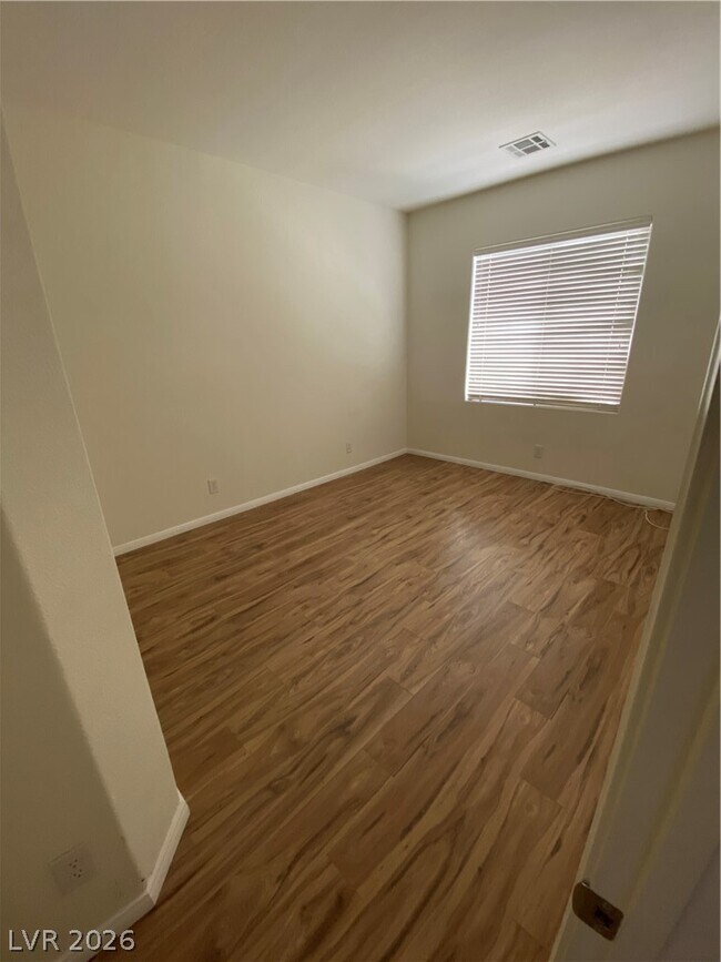 Building Photo - 10555 Lessona St