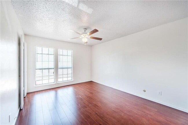 Building Photo - 15221 Berry Trail