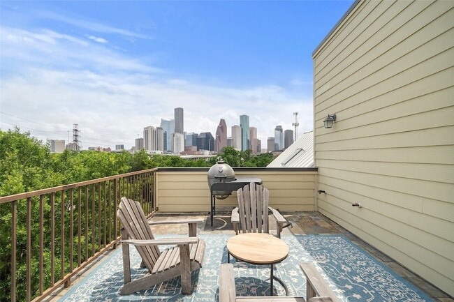 Building Photo - 1005 Bingham St