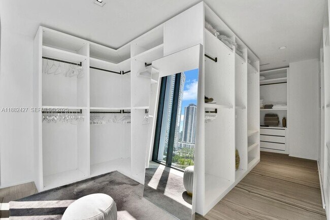 Building Photo - 1000 Biscayne Blvd