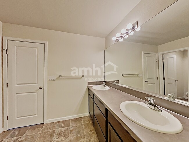 Building Photo - 1760 Chinook Ave