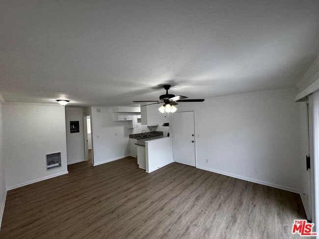 Building Photo - 13562 Vanowen St