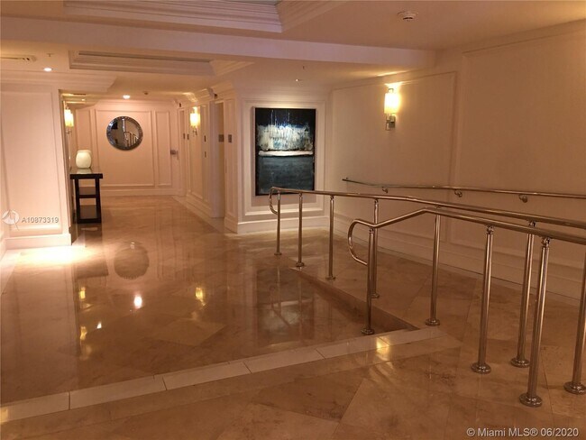 Building Photo - 100 S Birch Rd