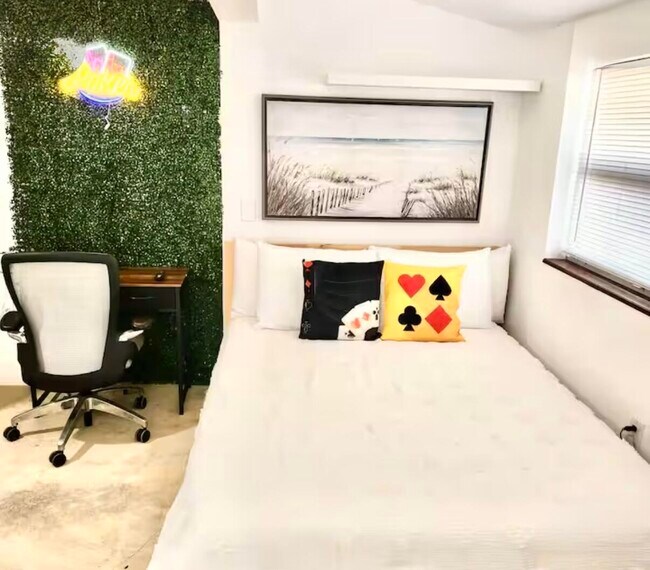 Building Photo - 4540 SW 28th Terrace