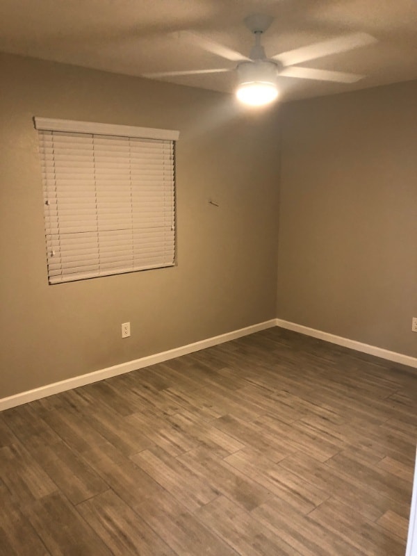 Building Photo - 2328 E 6th St