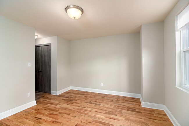 Building Photo - ???Updated Home in POINT BREEZE!  Updated ...