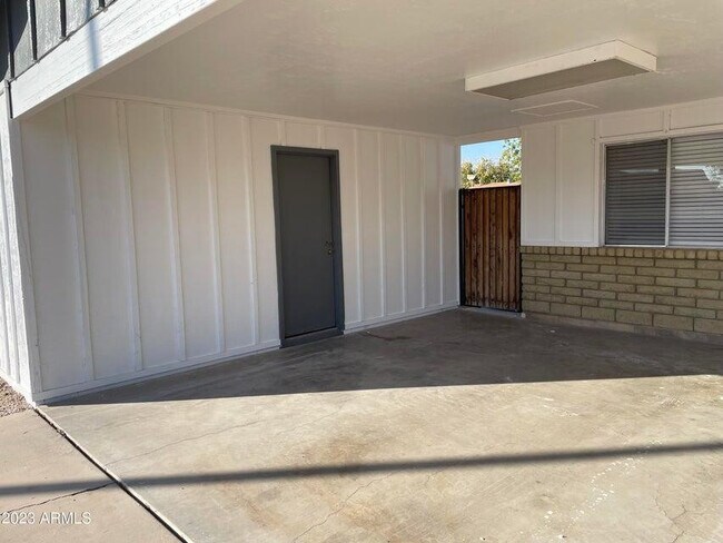 Building Photo - 1242 W Carla Vista Dr