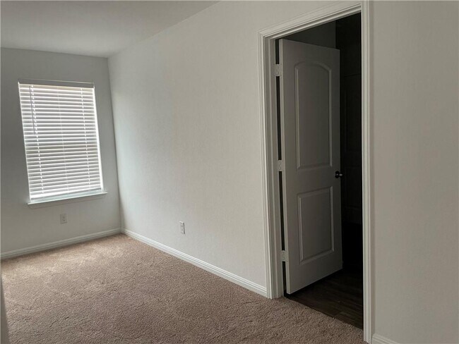 Building Photo - 100 Fairfax Ln