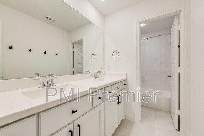 Building Photo - 3948 Mercedes Bend