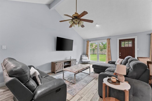 Building Photo - 16906 Rolling Acres Dr