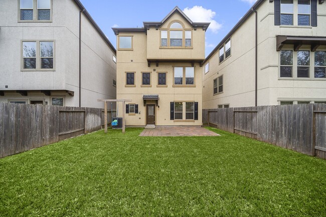 Building Photo - 9910 Spring Shadows Park Cir