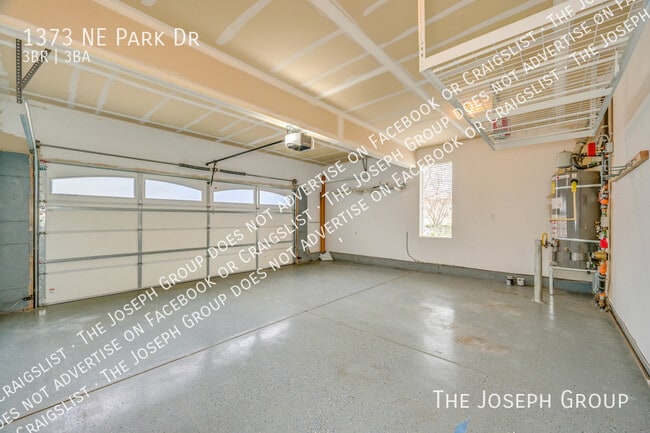 Building Photo - 1373 NE Park Dr