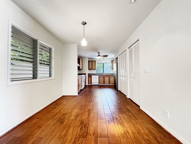 Building Photo - Small Pet Friendly Kailua Apartment with Window AC.