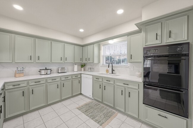 Building Photo - 607 Shenandoah Dr