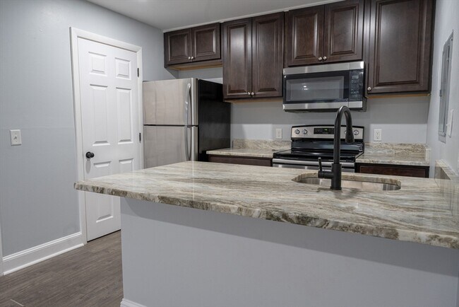 Building Photo - 225 S Main St