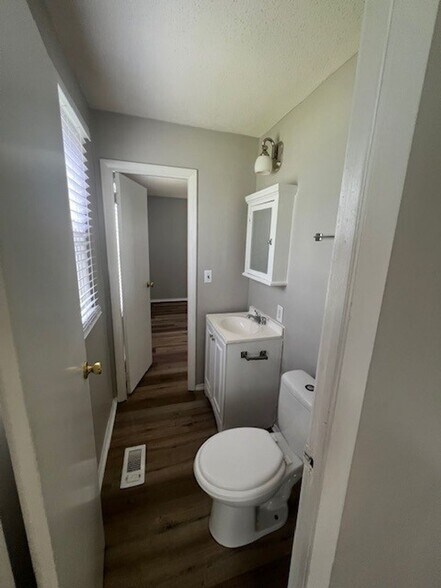 Building Photo - 3 Bedroom 2 BA ranch freshly rehabbed