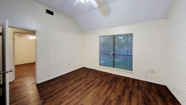 Building Photo - 8722 Pecan Tree Dr