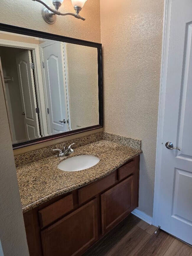 Building Photo - Two Bedroom Upper Unit Condo in Oceanside