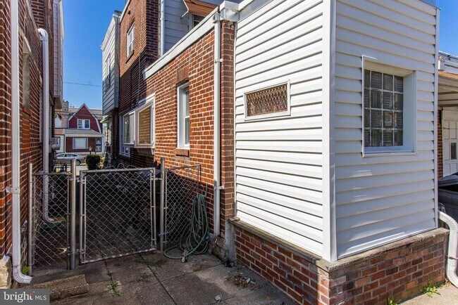 Building Photo - 947 Duncan Ave