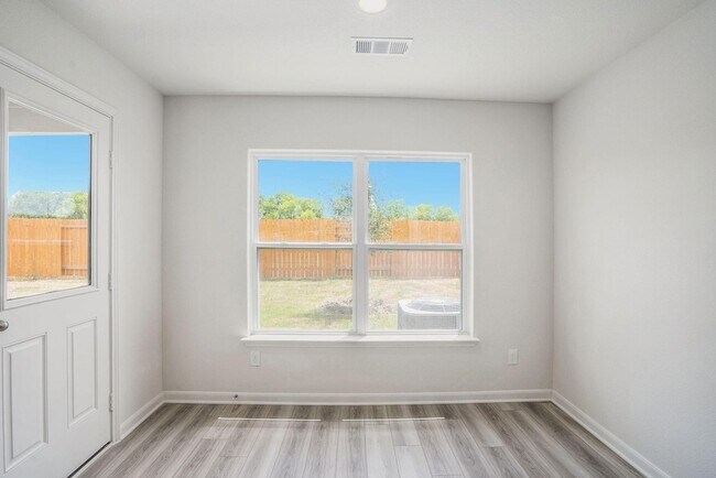 Building Photo - 1460 Sunkiss Dr