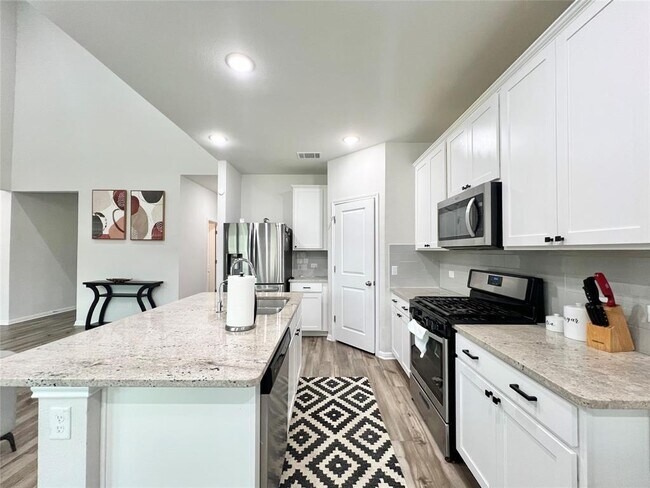 Building Photo - 1600 Longhorn Ranch Dr