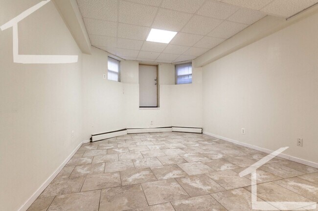 Building Photo - Beautiful newly renovated unit in Allston close to public transportation available NOW!