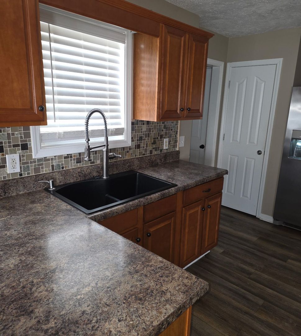 Building Photo - 1700 Autumnwood Blvd