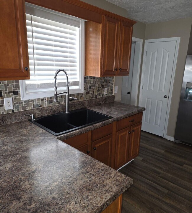 Building Photo - Spacious 4 Bedroom Home with Garage on Corner Lot