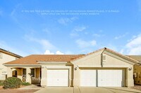 Building Photo - 2352 Kenneth Ave