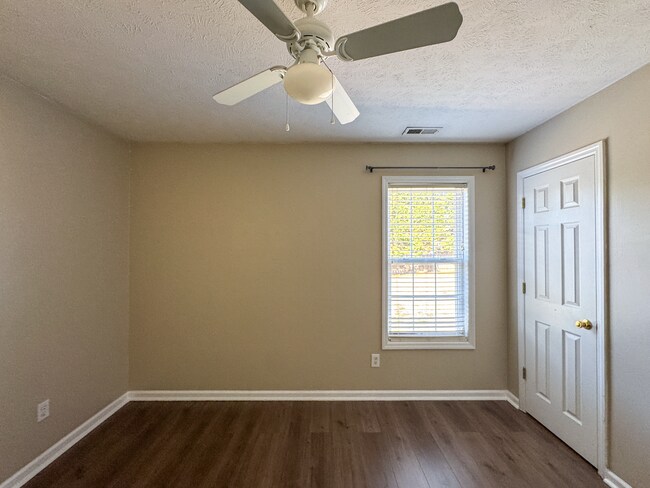 Building Photo - Lovely 3 Bed 2 Bath Home with Bonus Room