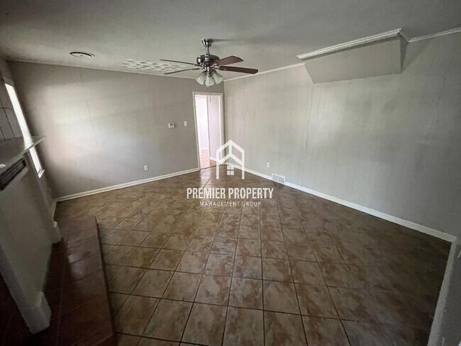 Building Photo - 2065 St James Dr