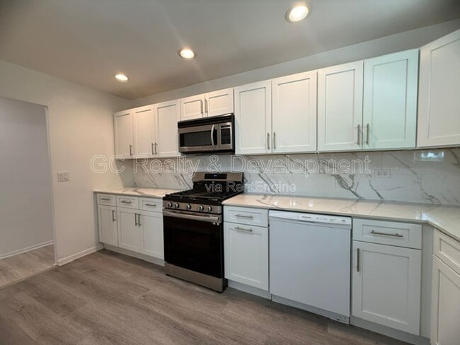 Building Photo - 14949 Highland Ave