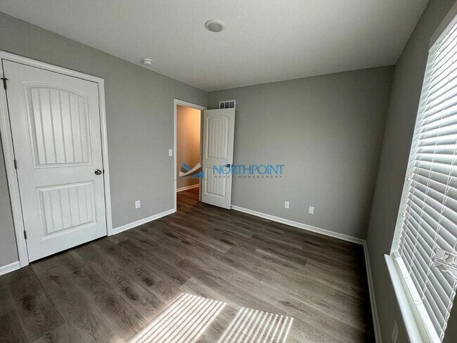 Building Photo - 905 Pampas St