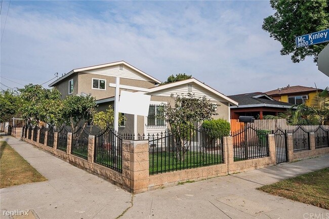 Building Photo - 7 br, 3 bath House - 803 East 89th Street ...