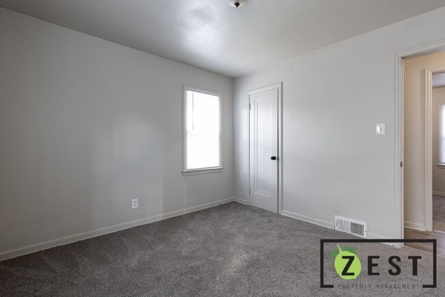 Building Photo - Amazing 3 bed 1 bath Home