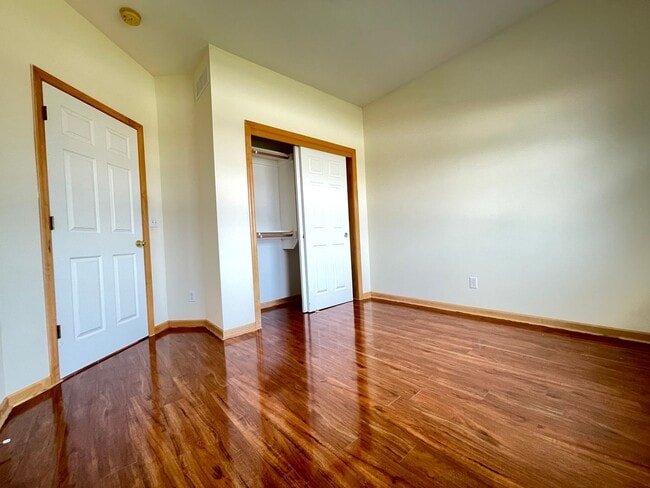 Building Photo - Move-in Special offer!!! Stunning 5 bedroo...