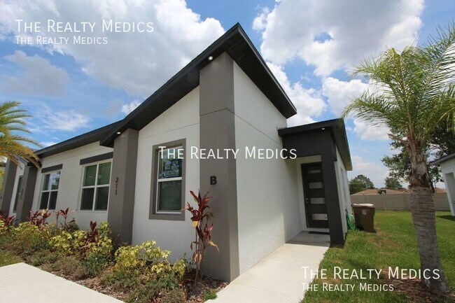 Building Photo - 211 Bedford Dr