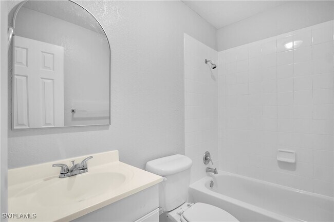 Building Photo - 4627 Bayshore Dr
