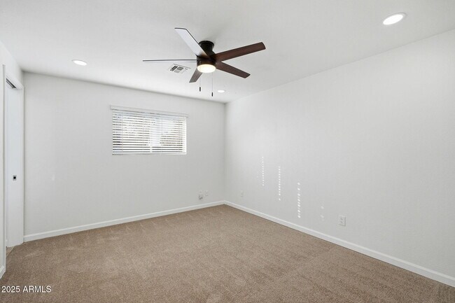 Building Photo - 233 E Huntington Dr