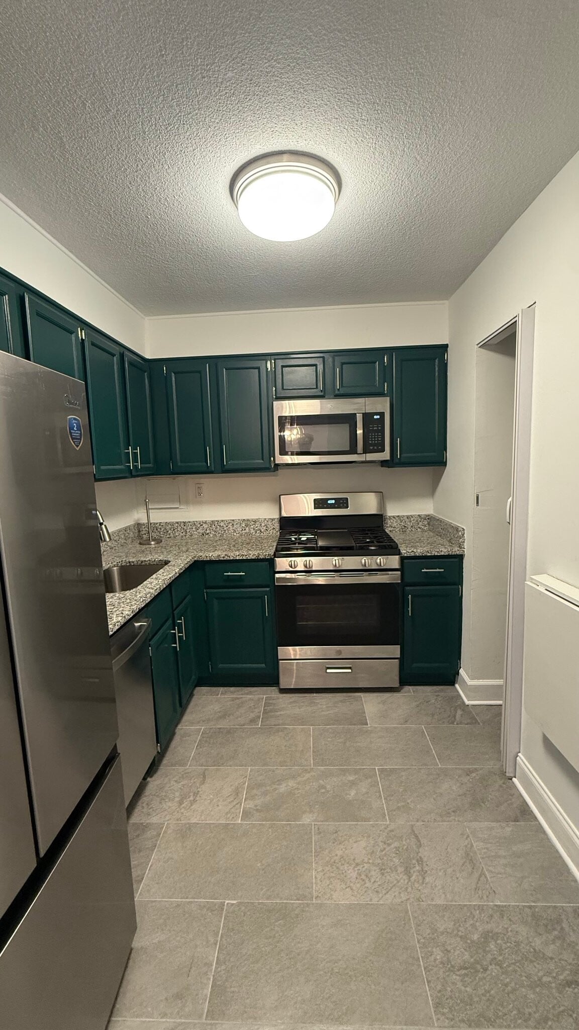 Building Photo - 4600 S Four Mile Run Dr