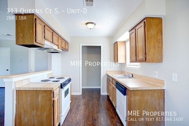 Building Photo - 313 Queens Ct S