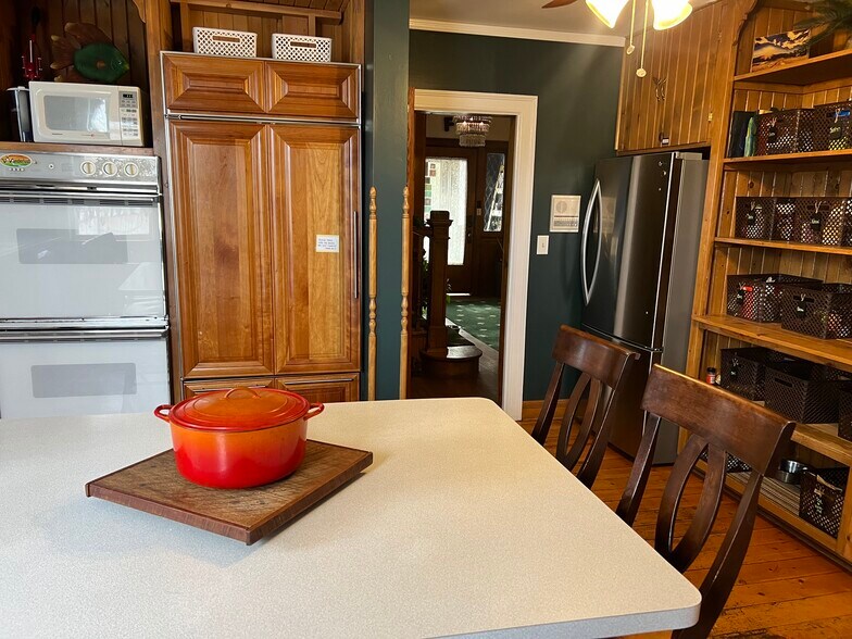 Building Photo - 616 W Mulberry St