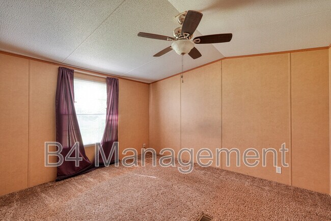 Building Photo - 242 State Rd S-44-68