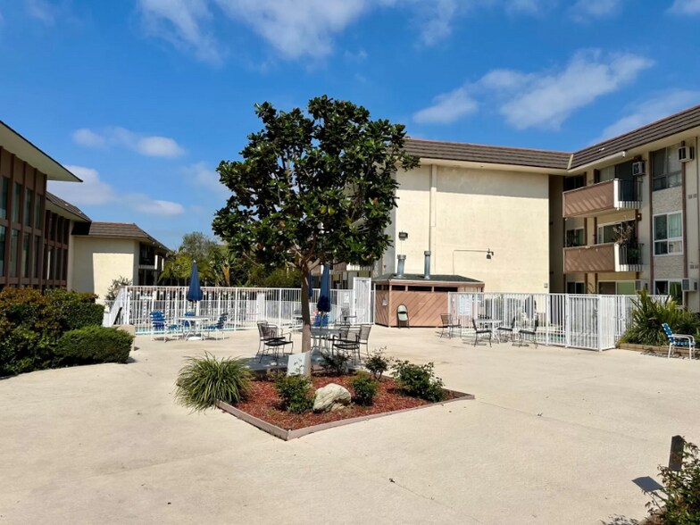 Building Photo - 5585 E Pacific Coast Hwy