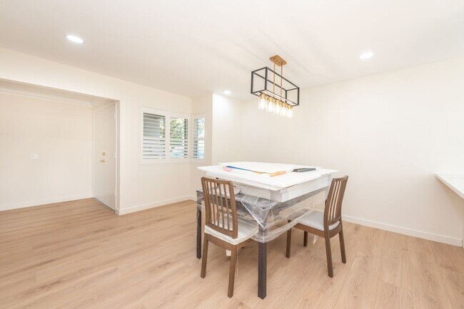Building Photo - Completely Renovated 4 Bed / 3 Bath Home for Rent in Prime Tustin