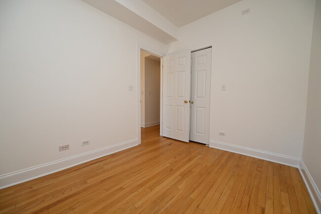 Building Photo - 7404 N Oakley Ave