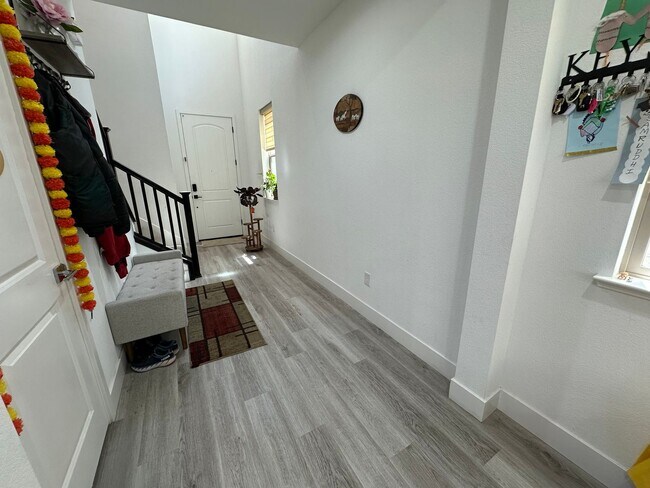 Building Photo - Beautiful 3 Bedroom, 2.5 Bath Mountain House Home.