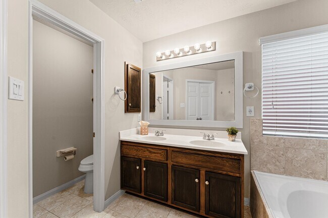 Building Photo - 24530 Lakecrest Town Dr